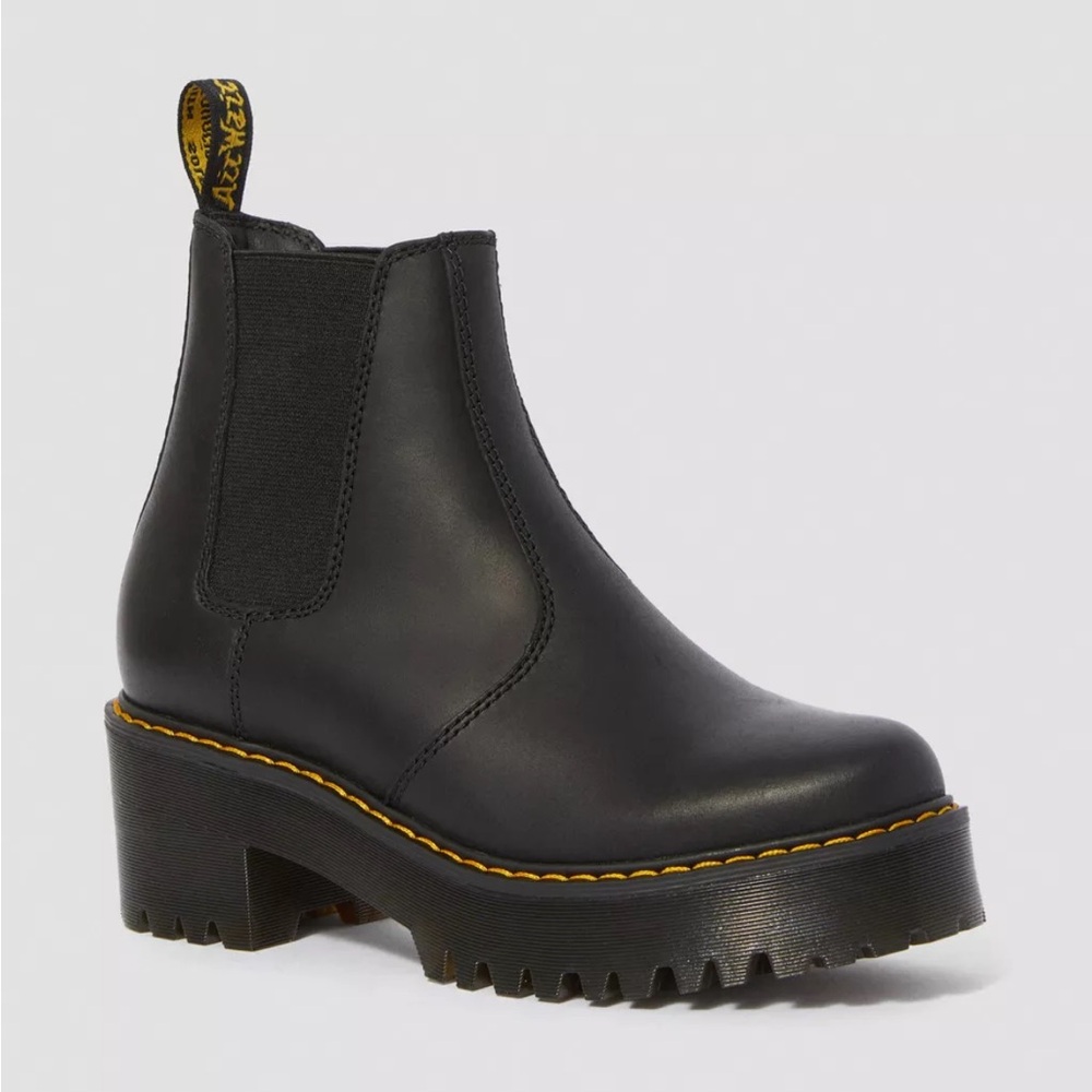 Dr. Martens Rometty Wyoming Leather Platform Chelsea Boot 6